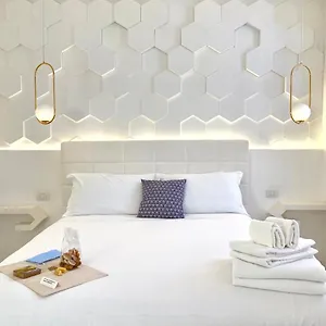 https://mariarosa-suites.it-lombardy.com